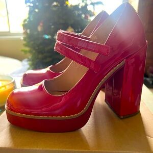 Steve Madden red patent leather platform Size 8. Excellent condition